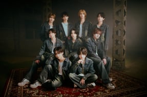 アー写_[9人]2025_04_16_UNiFY10119 (1)