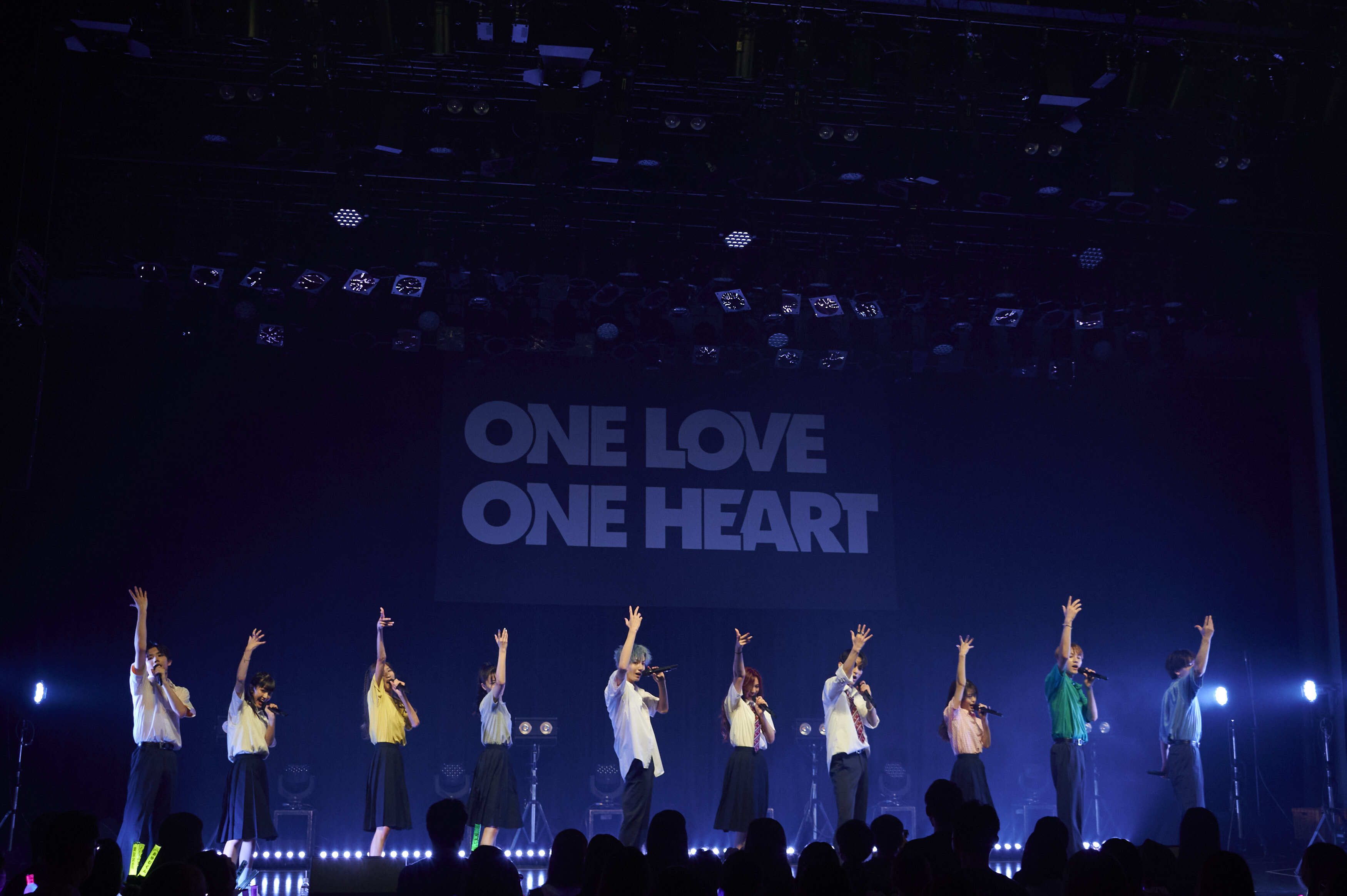 ONE-LOVE-ONE-HEART001